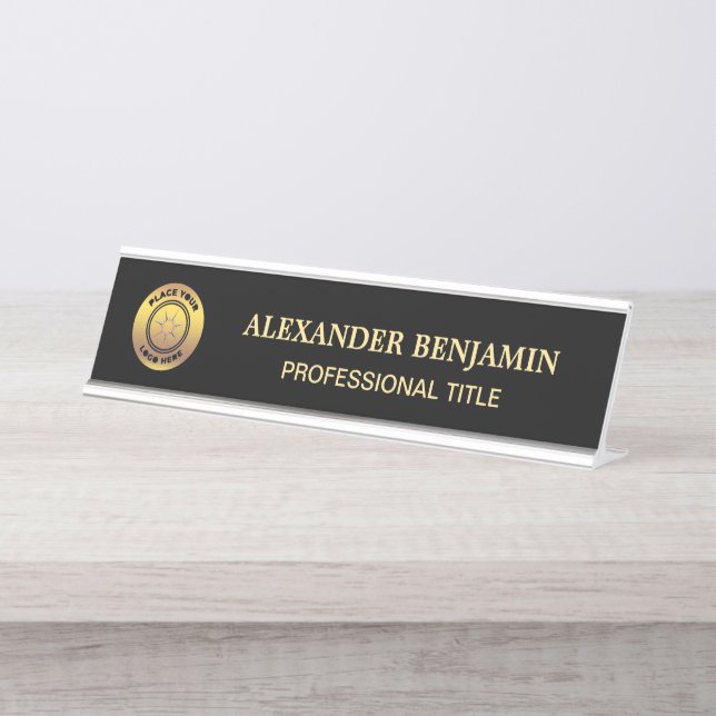 Name Logo Black Gold Beruflich Modern Schreibtischnamensplakette (Vorderseite )