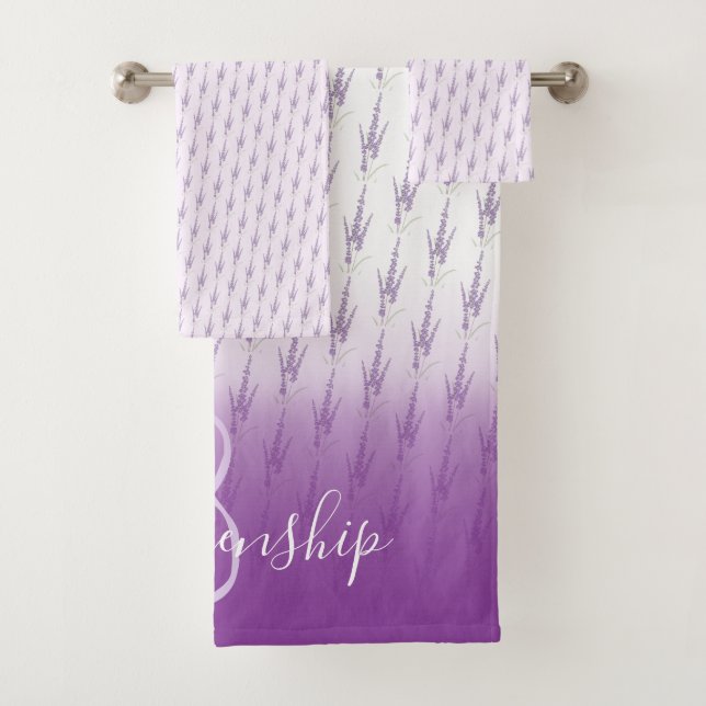 Name Monogram Farmhouse Lavender Blume Muster Badhandtuch Set (Insitu)