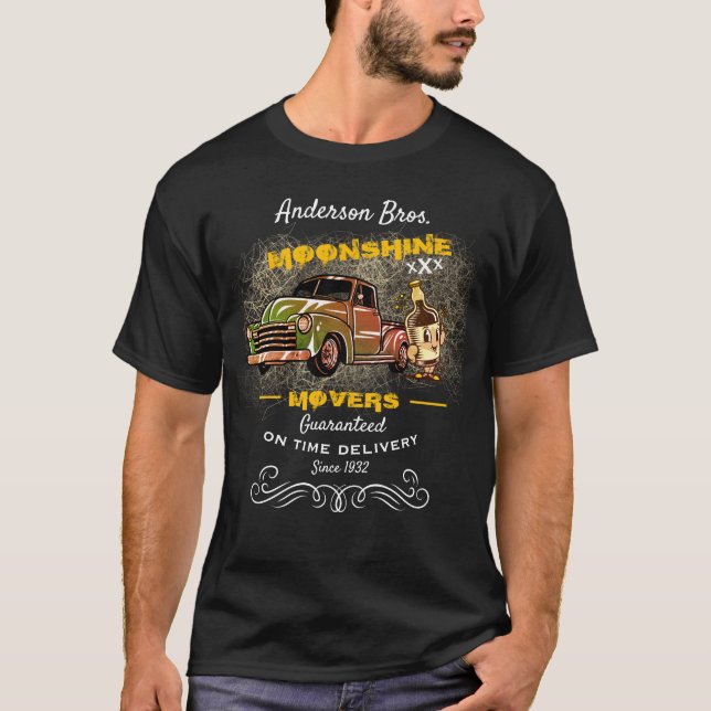 Name Moonshine Movers Chevy Lieferwagen Flasche T-Shirt (Vorderseite)