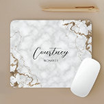 Name oder Logo der Monogram-Glitzer-Karte aus eleg Mousepad<br><div class="desc">Elegantes Mauspad mit Marmor und Imitaten mit goldenem Glitzer-Hintergrund und modernem Kalligraphie-Schriftart für Ihren Namen oder Ihre Initialen. Das Mousepad enthält Platz, um Ihren Namen oder Monogramm hinzuzufügen, können Sie sogar Ihr Logo hinzufügen, wenn Sie dieses Mauspad für Ihr Unternehmen verwenden. Fügen Sie mit diesem schicken und trendigen Mousepad eine...</div>
