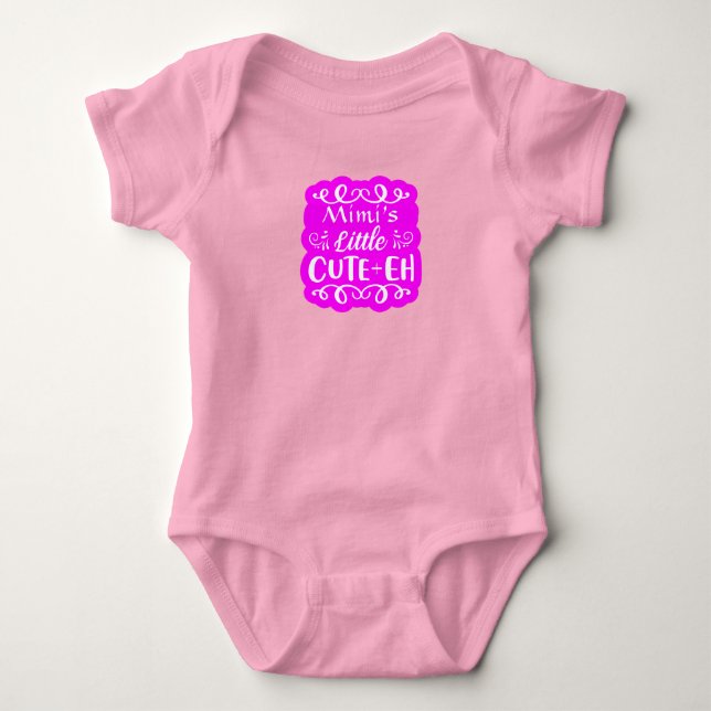 Name Oma's kleines Niedlich-eh-Pink-Mädchen-Baby Baby Strampler (Vorderseite)