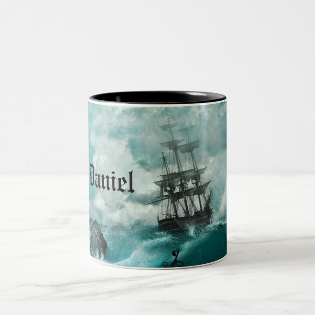 Name-Piraten-Schiffs-vibrierende stürmische Zweifarbige Tasse (Mittel)