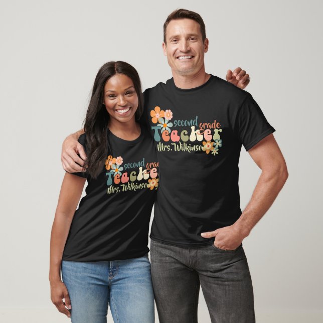 Name Retro Groovy Zurück zur Schule Lehrerin T-Shirt (Unisex)