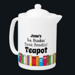 Name Tea Drinks, Mystery Reading<br><div class="desc">Dieser Tee Drinking Book Reading Teapot ist perfekt für Buchliebhaber, während sie in ihrem Lieblingsbuch trinken. Dieser farbenfrohe Teekessel ist eine tolle Geschenkidee für Bücherwürmer und Bibliophile.</div>