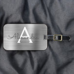 Name und Anfangsbuchstabe des rostfreien Metalls Gepäckanhänger<br><div class="desc">Luxuriöse Silver Brushed Metal Foil Monogram Name und erste Gepäckmarke. Diese Taschenmarke ist ideal für Zurück in die Schule,  Arbeit oder Reisen.</div>