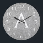 Name und Anfangsbuchstabe des Silver Sparkle Glitz Große Wanduhr<br><div class="desc">Name des Monogramms des silbernen Sparkle-Glitzer und Anfangsservierung der Wall-Uhr. Die Wall-Uhr ist das ideale Geschenk für jemanden,  der silberne Funkeln Glitzer Liebe.</div>