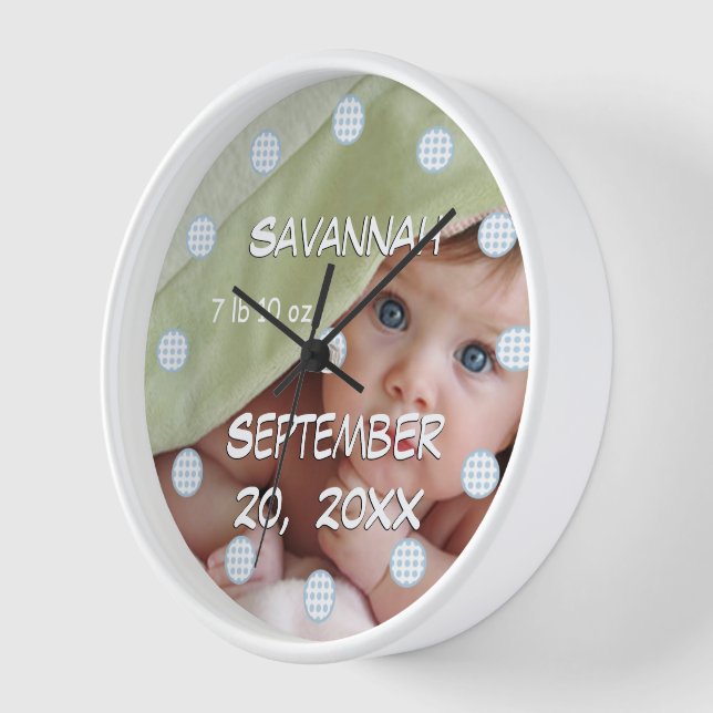 Name und Geburtsdatum des personalisierten Babys a Wanduhr (Winkel)