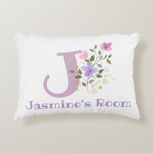 Name und Initial für ein Blumendesign. Hübsch Dekokissen (Vorderseite)