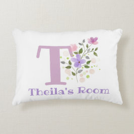 Name und Initial für ein Blumendesign. Hübsch Dekokissen