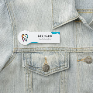 Name und Logo der personalisierten Klinik Namensschild