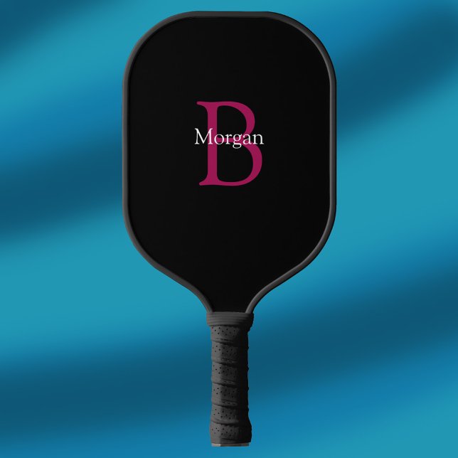 Name und Monogramm auf Schwarz Pickleball Schläger (Von Creator hochgeladen)
