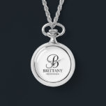 Name und Monogramm der personalisierten Bridesmaid Armbanduhr<br><div class="desc">Elegante Personalisierte Bridesmaid-Geschenke mit personalisiertem Monogramm im eleganten,  schwarz-eleganten Script-Schriftart-Stil mit Name und Titel der Brautjungfrau im klassischen Serif-Schriftart-Stil auf weißem Hintergrund. Auch perfekt für Trauzeugen,  Trauzeuge,  Brautvater,  Trauzeugin,  Blume Mädchen,  Brautmutter und mehr.</div>