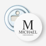Name und Monogramm des modernen Personalisierten T Flaschenöffner<br><div class="desc">Moderne Schwarz-Weiß-Geschenke mit personalisiertem Monogramm,  Name und Titel des Trauzeugen in Schwarz-Weiß-Serif-Schriftart-Stil auf weißem Hintergrund. Auch perfekt für Trauzeuge,  Vater der Braut und mehr.</div>