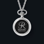 Name und Monogramm des personalisierten Trauzeugen Armbanduhr<br><div class="desc">Eleganter Personalisierter Trauzeuge in Schwarz und Weiß mit personalisiertem Monogramm im eleganten,  weißen Script-Schriftart-Stil mit Trauzeugen Namen und Titel im klassischen Serif-Schriftart-Stil auf schwarzem Hintergrund. Auch perfekt für Trauzeuge,  Brautvater,  Brautjungfrau,  Trauzeugin,  Blume Mädchen,  Brautmutter und mehr.</div>