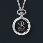 Name und Monogramm des personalisierten Trauzeugen Armbanduhr<br><div class="desc">Eleganter Personalisierter Trauzeuge in Schwarz und Weiß mit personalisiertem Monogramm im eleganten, weißen Script-Schriftart-Stil mit Trauzeugen Namen und Titel im klassischen Serif-Schriftart-Stil auf schwarzem Hintergrund. Auch perfekt für Trauzeuge, Brautvater, Brautjungfrau, Trauzeugin, Blume Mädchen, Brautmutter und mehr.</div>