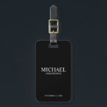 Name und Monogramm des Personalisierten Trauzeugen Gepäckanhänger<br><div class="desc">Moderne Geschenke für Personalisierten Trauzeuge mit dem Namen,  dem Titel und dem Hochzeitsdatum des personalisierten Trauzeugen im klassischen,  weißen Serif-Schriftart-Stil auf schwarzem Hintergrund. Auch perfekt für Trauzeuge,  Vater der Braut und mehr.</div>