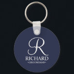 Name und Monogramm des Personalisierten Trauzeugen Schlüsselanhänger<br><div class="desc">Eleganter Schwarz-Weiß-Personalisierter Trauzeuge Geschenke mit personalisiertem Monogramm in weißem, elegantem Skript-Schriftart-Stil mit Trauzeugen Namen und Titel im klassischen Serif-Schriftart-Stil auf marinebasischem Hintergrund. Auch perfekt für Trauzeuge, Brautvater, Brautjungfrau, Trauzeugin, Blume Mädchen, Brautmutter und mehr.</div>