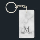 Name und Monogramm des Personalisierten Trauzeugen Schlüsselanhänger<br><div class="desc">Schwarz-Weiß-Geschenke für Personalisierte Trauzeugen mit personalisierter Monogramm,  Name und Titel des Trauzeugen in grauem klassischem Serif-Schriftart auf weißem Marmorhintergrund. Auch perfekt für Trauzeuge,  Vater der Braut und mehr. Bitte beachten Sie: Die Marmordetails werden im Kunstwerk simuliert. Bei der Herstellung dieses Produktes wird kein Marmor verwendet</div>