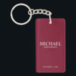 Name und Monogramm des personalisierten Trauzeugen Schlüsselanhänger<br><div class="desc">Moderne Geschenke für Personalisierten Trauzeuge mit dem Namen,  dem Titel und dem Hochzeitstag des personalisierten Trauzeugen im klassischen,  weißen Serifenstil auf bordeauxrotem Hintergrund. Auch perfekt für Trauzeuge,  Vater der Braut und mehr.</div>