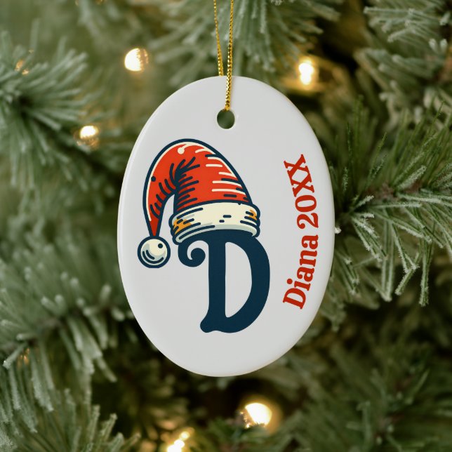 Name und Weihnachtsmannmütze des personalisierten  Keramik Ornament (Baum)