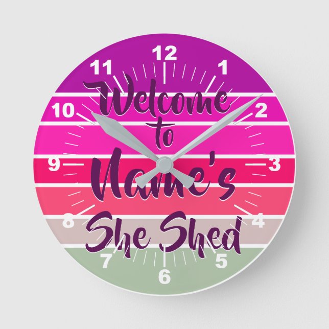 Name Willkommen hinzufügen Shed Pink Retro Sunset  Runde Wanduhr (Vorderseite)