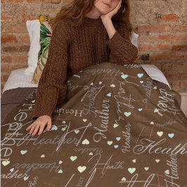 Namen, Initialen und Herzen, die braunen Fleecedecke