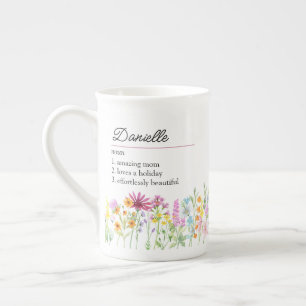 Namensdefinition mit zarter Wildblumen-Randgestalt Prozellantasse