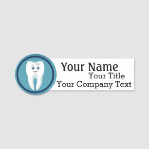 Namensmarke mit dem Dentist Tooth Logo-Abzeichen Namensschild