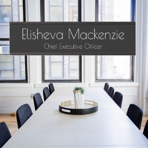 Namensschild für Bürogebäude - Schwarz und Weiß