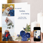 Nana Happy Birthday 3 Foto Blue Rose Karte<br><div class="desc">Floral Geburtstagskarte, personalisiert mit 3 Ihrer Lieblings-Fotos. Die Vorlage ist für Sie Set, um NANA zu bearbeiten (zu Großmutter, Mutter oder was auch immer Sie möchten) und Sie können auch die Nachricht im Inneren bearbeiten. Die Formulierung auf der Vorderseite lautet "auf einen besonderen [dein Name] an ihrem Geburtstag .. können...</div>