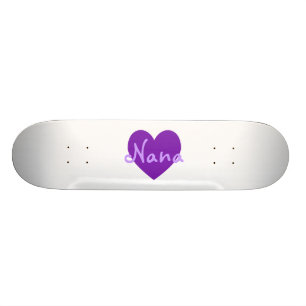 Nana in Lila Skateboard