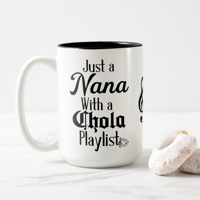 Nana mit ihrer chola playlist Tasse (Mit Donut)