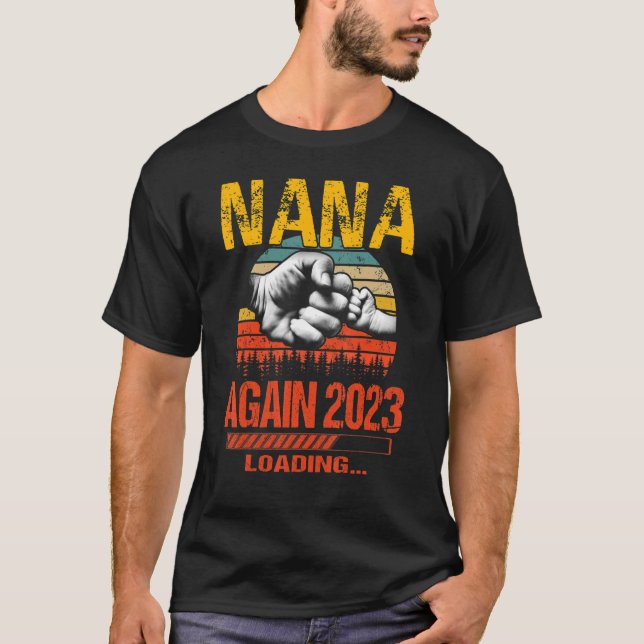 Nana Wieder Est 2023 Loading Future New Vater's Da T-Shirt (Vorderseite)