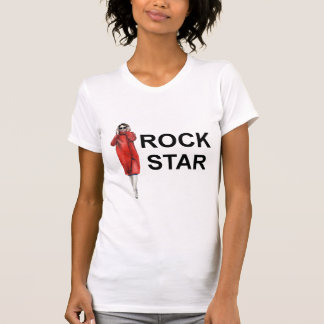 Nancy Pelosi dans un T-shirt rouge de vedette du