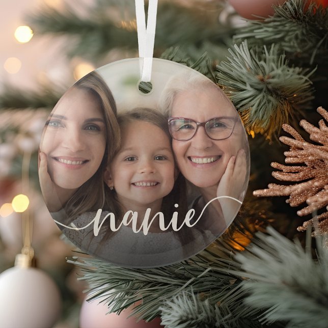 Nanie Grandma Script Overlay Ornament Aus Glas (Von Creator hochgeladen)