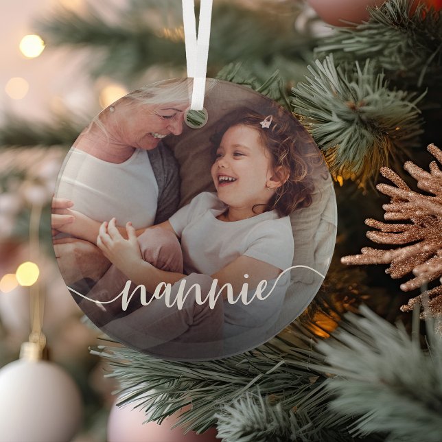 Nannie Grandma Script Overlay Ornament Aus Glas (Von Creator hochgeladen)
