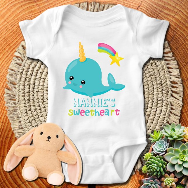 Nannie's Sweetheart Kawaii Narwhal Baby Strampler (Von Creator hochgeladen)