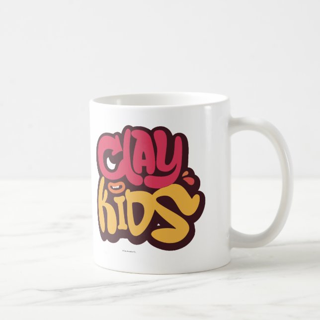 Naomi zerteilt kaffeetasse (Rechts)