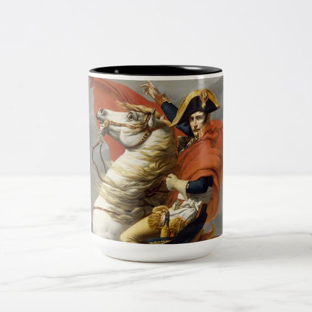 Napoleon überquert die Alpen von Jacques Louis Dav Zweifarbige Tasse (Mittel)