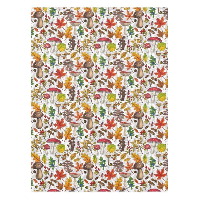 Nappe Champignons d'automne, feuilles, noix et baies sur (Devant)