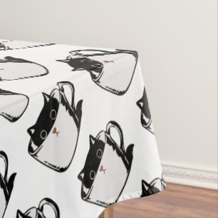 Nappe Chaton noir avec nez rouge caché dans une tasse