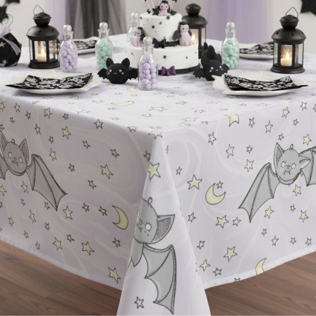 Nappe Chauve-souris Éffrayante Bébé mignonne Halloween (Cute Halloween Baby Bats, Moons, Stars Pattern in Pastel Purple. Gothic Fall Baby Shower Tablecloth)