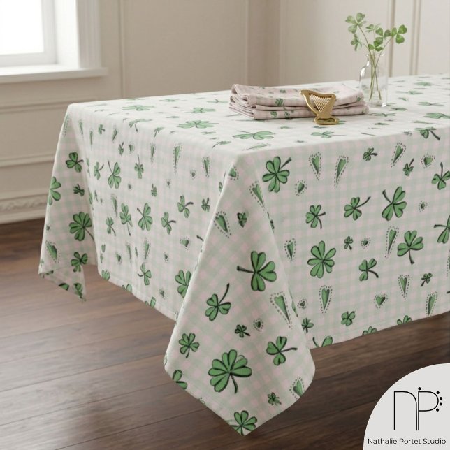Nappe de la Saint-Patrick à trèfles roses et verts (Hand drawn pink and green clover checkered tablecloth for a girly St Patricks Day party)
