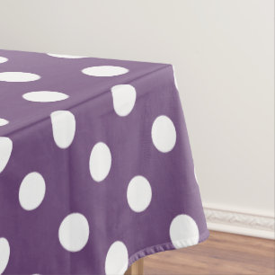 Nappe Des Pois blancs sur un prune parfait