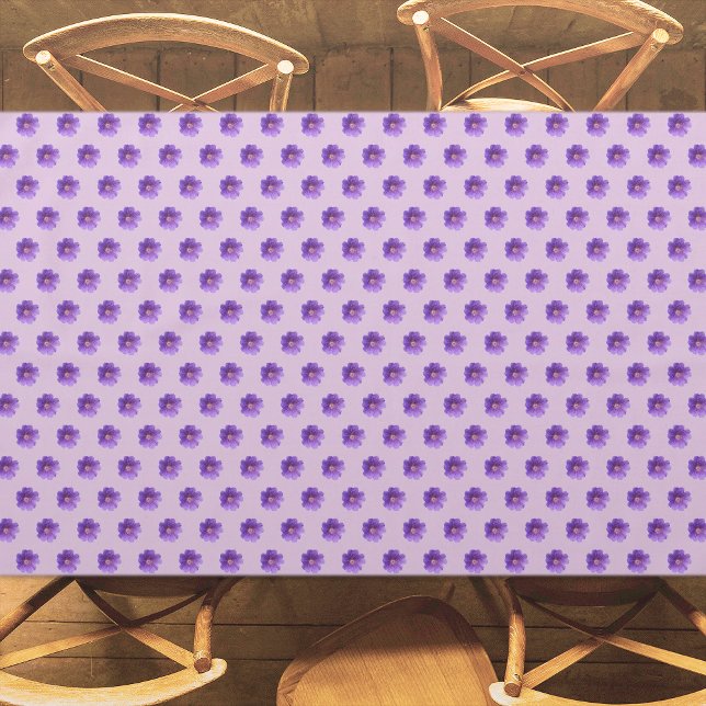 Nappe Fleur de géranium violet Motif sans couture sur (Purple Geranium flower seamless pattern on tablecloth)