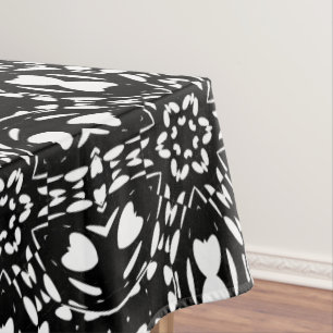 Nappe géométrique en noir et blanc