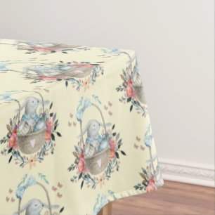 Nappe Mignonne lapin dans un panier avec des oeufs et de