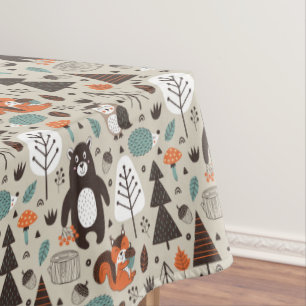 Nappe Motif mignon d'animaux de région boisée d'automne