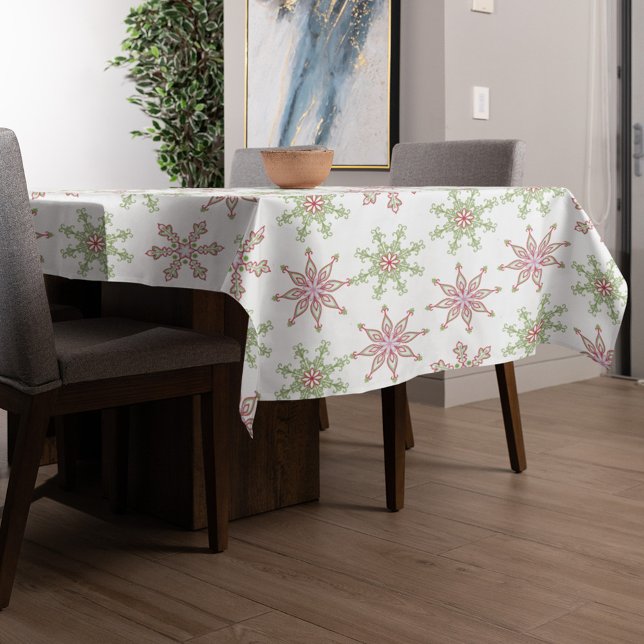 Nappe Noël Red Green Festive Motif de flocon de neige (Colorful whimsical snowflake pattern red, green, and pink tablecloth)