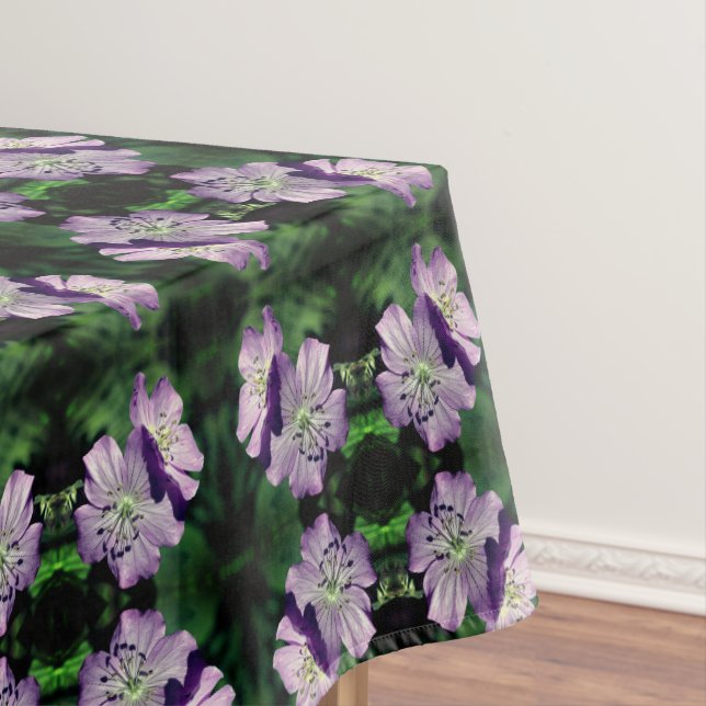 Nappe Paire de fleurs de géranium violet Abstrait (In Situ)
